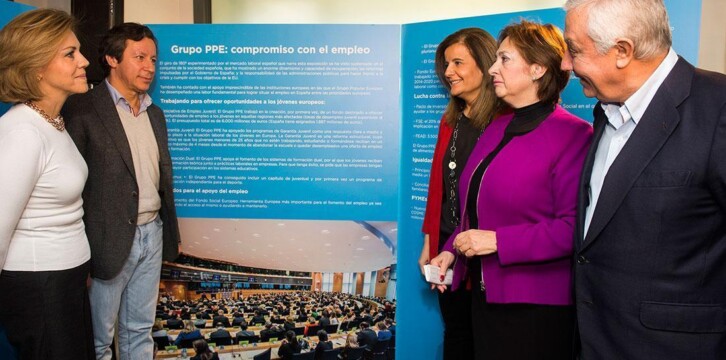Carlos Floriano, Verónica Lope, María Dolores de Cospedal, Fátima Bánez y Javier Arenas en la Exposición itinerante sobre datos de empleo