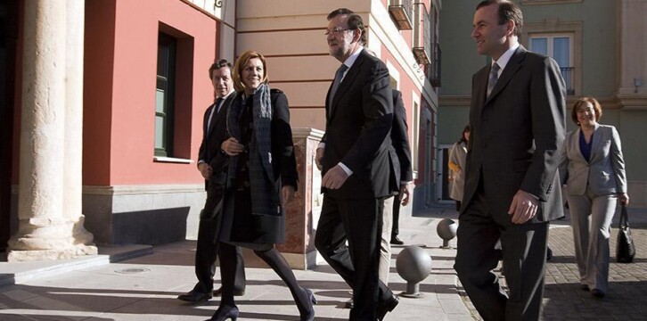 Mariano Rajoy con Manfred Weber, María Dolores de Cospedal y Carlos Floriano a su llegada