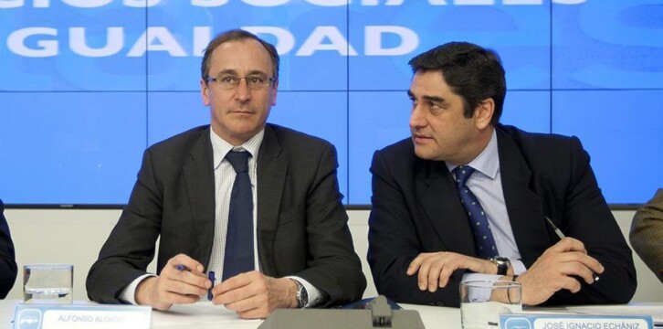 Alfonso Alonso y José Ignacio Echániz en la reunión de la Comisión de Sanidad del PP