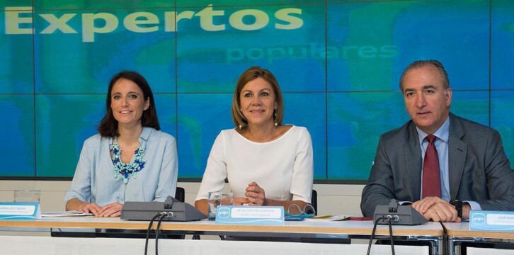 Mª Dolores de Cospedal, Andrea Levy, y José María Beneyto se reúnen con expertos independientes