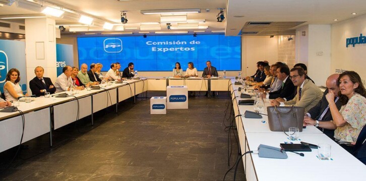 Mª Dolores de Cospedal, Andrea Levy, y José María Beneyto se reúnen con expertos independientes