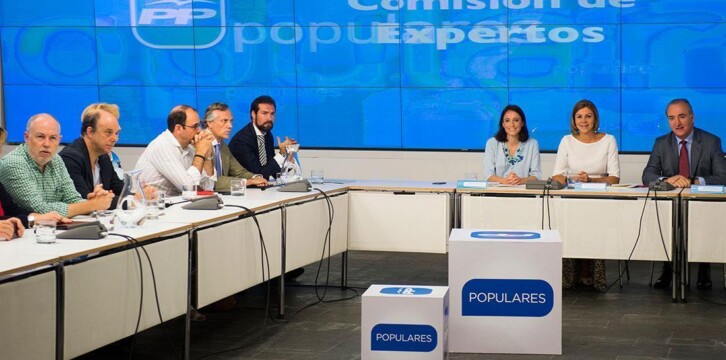 Mª Dolores de Cospedal, Andrea Levy, y José María Beneyto se reúnen con expertos independientes