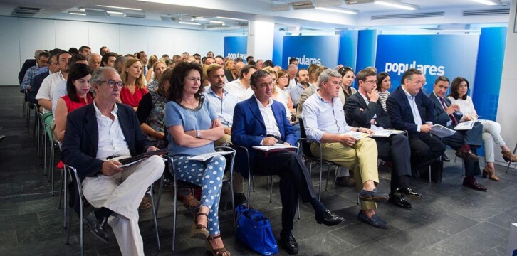 Reunión del Ministro Cristobal Montoro con Portavoces de Hacienda