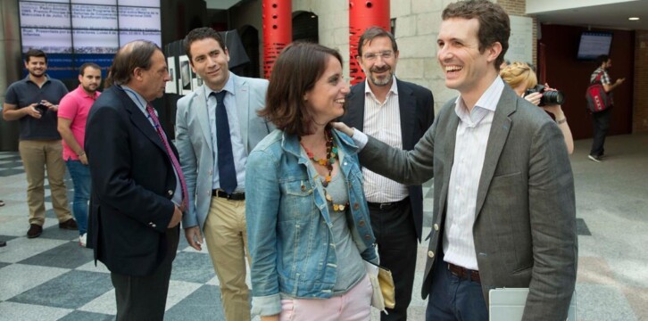 La Vicesecretaria de Estudios y Programas, Andrea Levy, junto al Vicesecretario de Comunicación Pablo Casado