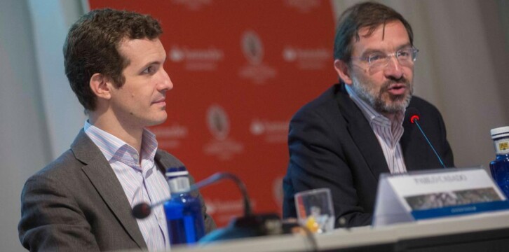 El Vicesecretario de Comunicación del PP durante su intervención en los Cursos de Verano