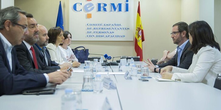 Javier Maroto se reúne con el Cermi