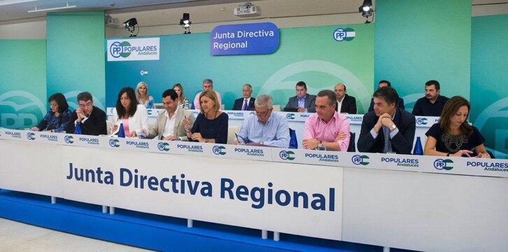 Mª Dolores de Cospedal y Juanma Moreno en la Junta Directiva regional del PP Andaluz