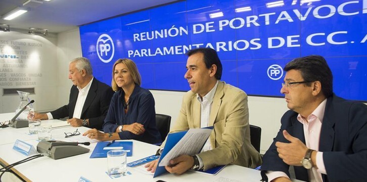 María Dolores de Cospedal preside una reunión con los portavoces parlamentarios