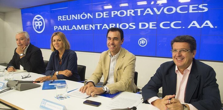 María Dolores de Cospedal preside una reunión con los portavoces parlamentarios