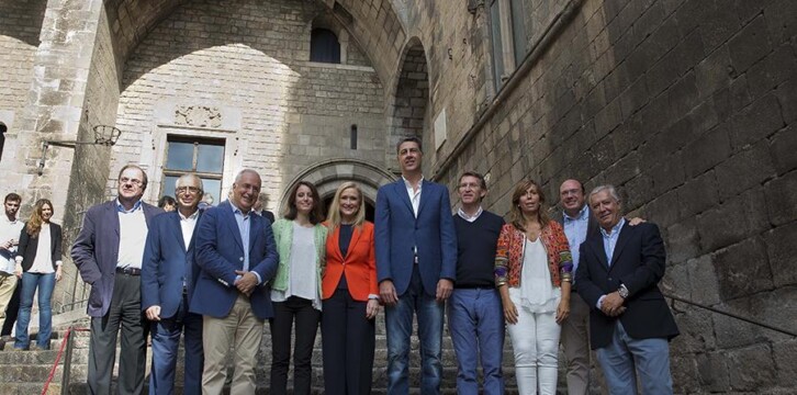 Xavi García Albiol, Andrea Levy, Alicia Sánchez-Camacho y Javier Arenas con los presidentes autonómicos del PP