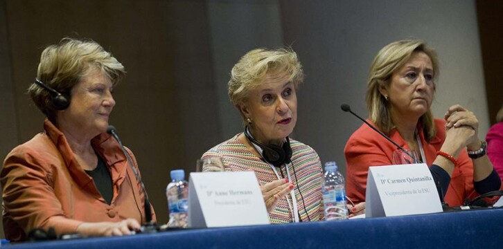 La vicepresidenta de la ESU, Carmen Quintanilla, durante su intervención