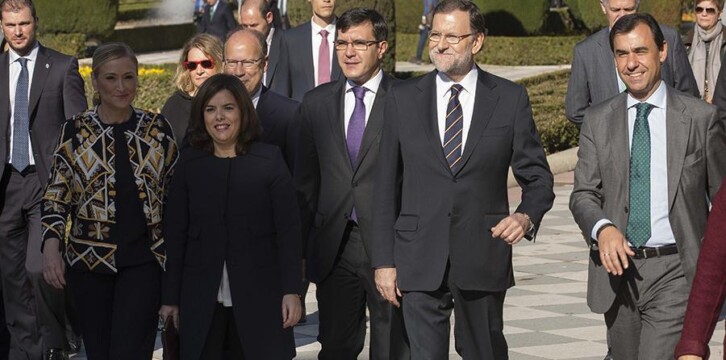 Mariano Rajoy con Cristina Cifuentes, Soraya Sáenz de Santamaría y Fernando Martínez-Maillo durante la presentación de la candidatura de Madrid