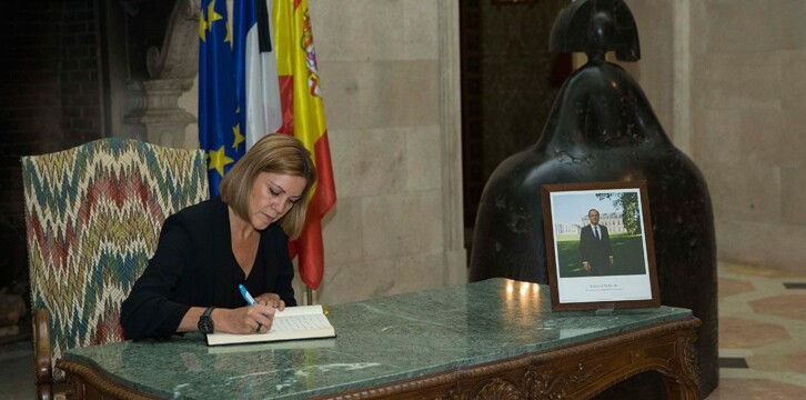Mª Dolores de Cospedal acude a la Embajada de Francia en Madrid