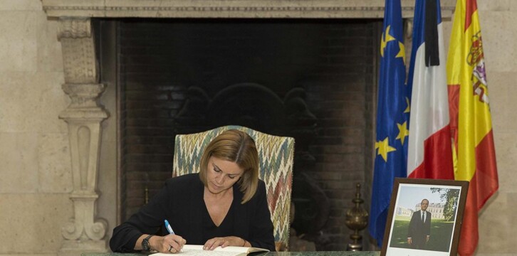 Mª Dolores de Cospedal acude a la Embajada de Francia en Madrid