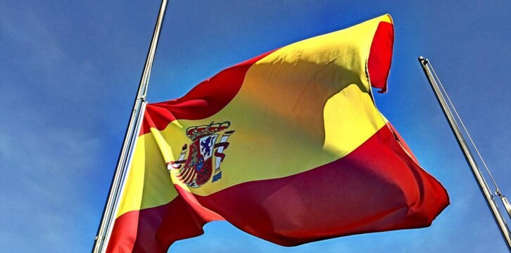 Bandera de España a media asta