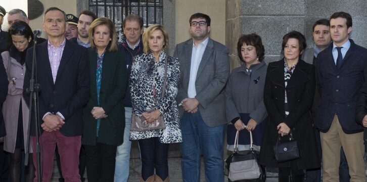 Minuto de silencio en Ávila con Fátima Báñez y Pablo Casado