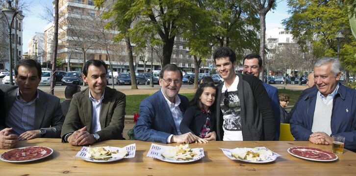Mariano Rajoy visita el Mercado de la Victoria en Córdoba