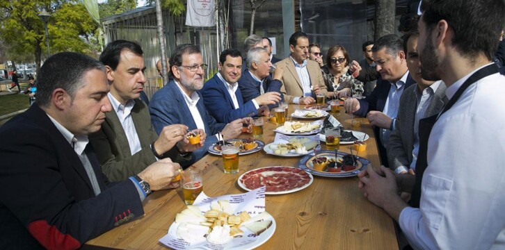 Mariano Rajoy visita el Mercado de la Victoria en Córdoba