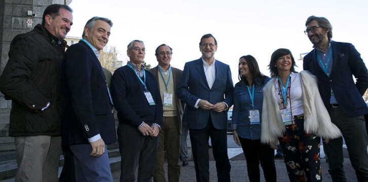 Mariano Rajoy junto a Alfonso Alonso, Beatriz Jurado y miembros del PP Vasco