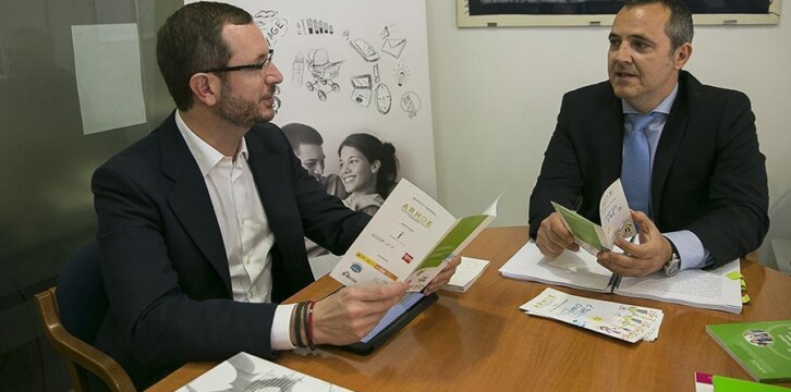 Javier Maroto se reúne con ARHOE