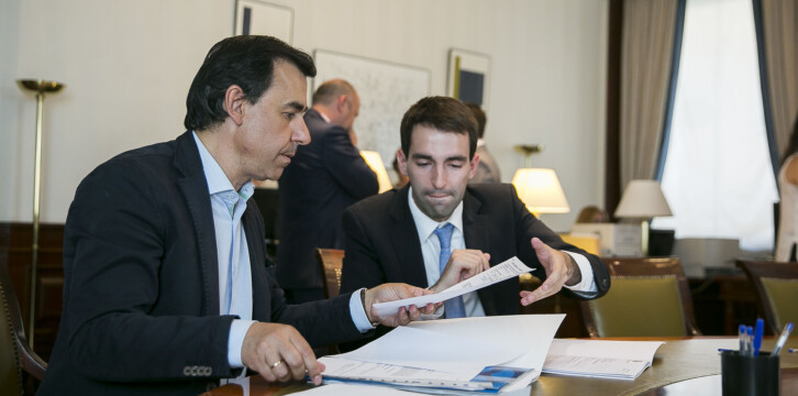 Fernando Martinez-Maillo firma su acta como diputado