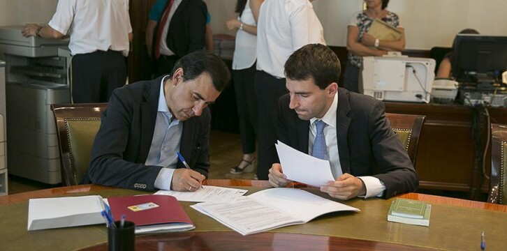 Fernando Martinez-Maillo firma su acta como diputado