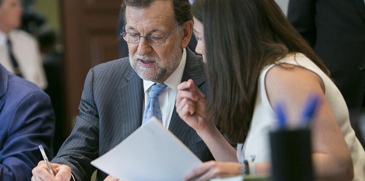 Mariano Rajoy firma su acta como diputado