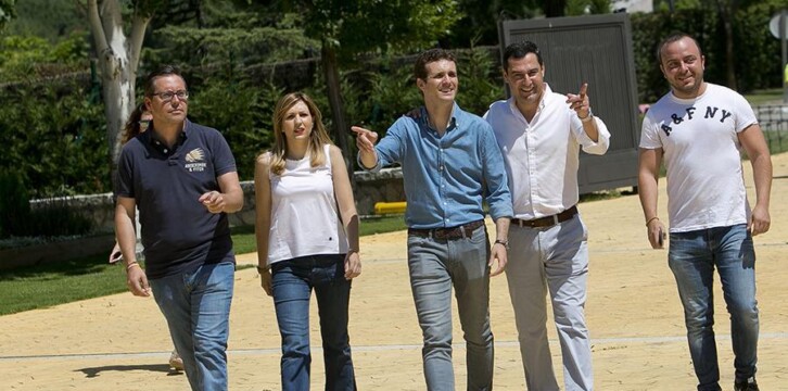Pablo Casado y Juanma Moreno a su llegada al campus de verano de NNGG Madrid