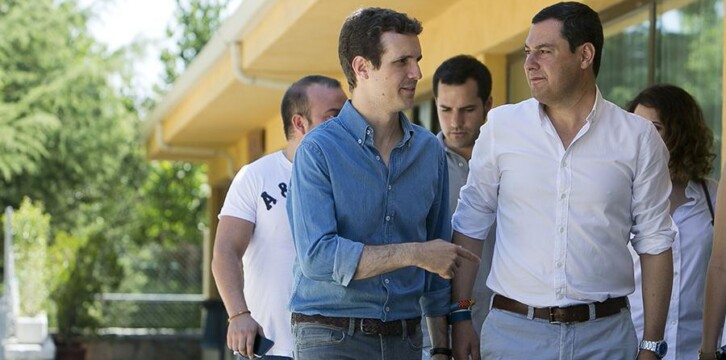 Pablo Casado y Juanma Moreno en el campus de verano de NNGG Madrid