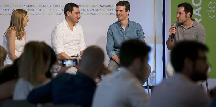 Pablo Casado y Juanma Moreno en el campus de verano de NNGG MadridCampus de verano de NNGG Madrid