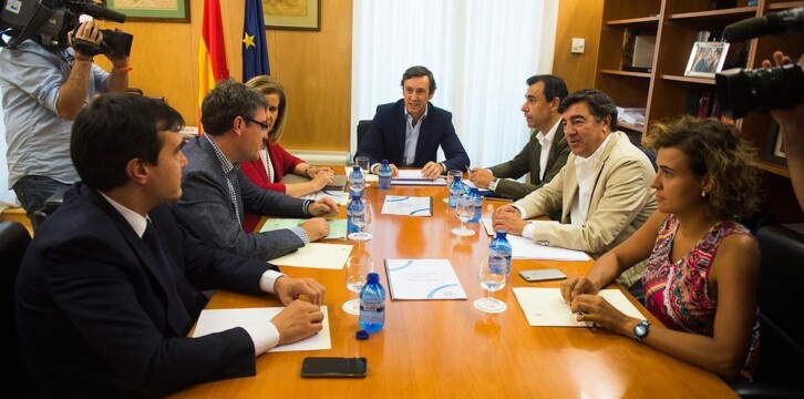 Reunión de los equipos negociadores de PP y Ciudadanos