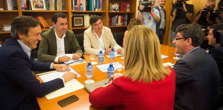Reunión de los equipos negociadores de PP y Ciudadanos