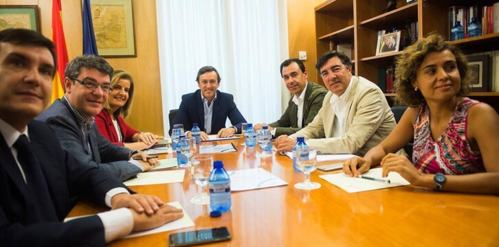 Reunión de los equipos negociadores de PP y Ciudadanos