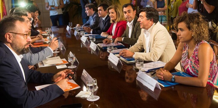Reunión de los equipos negociadores de PP y Ciudadanos