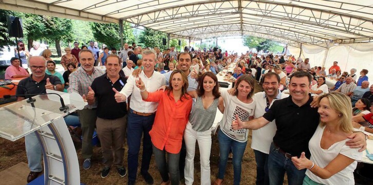 Andrea Levy en un acto con afiliados y simpatizantes del partido en el municipio de Poio (Pontevedra)