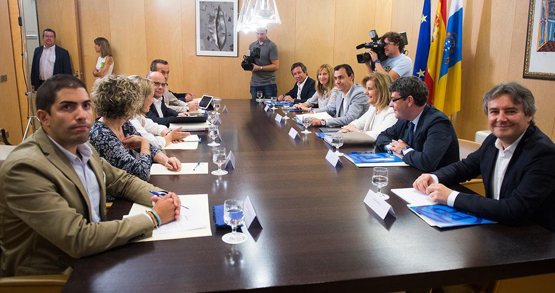 Reunión entre los equipos del PP y Coalición Canaria en el Congreso de ...