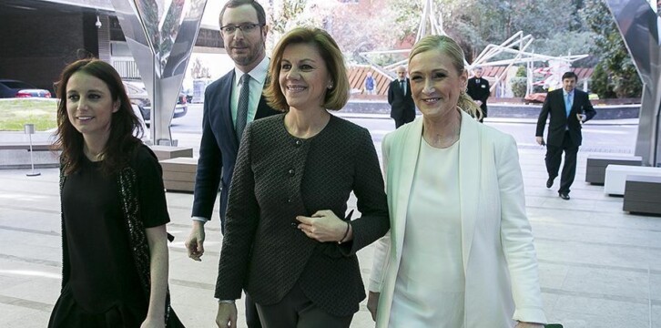 María Dolores de Cospedal llega al acto con Andrea Levy, Javier Maroto y Cristina Cifuentes
