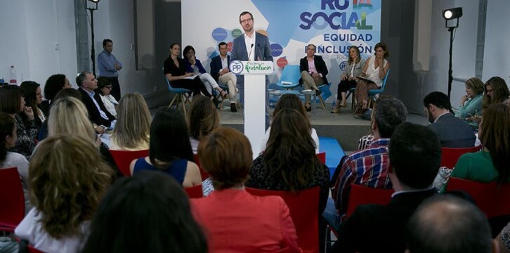 Javier Maroto clausura un acto #PorLaEducación