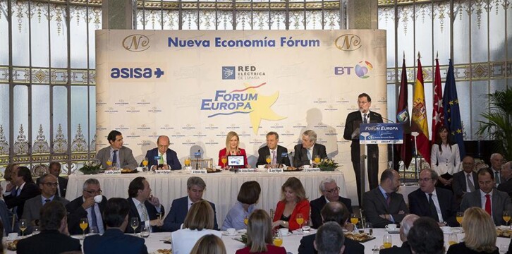 Mariano Rajoy presenta a Cristina Cifuentes en el Nueva Economía Fórum