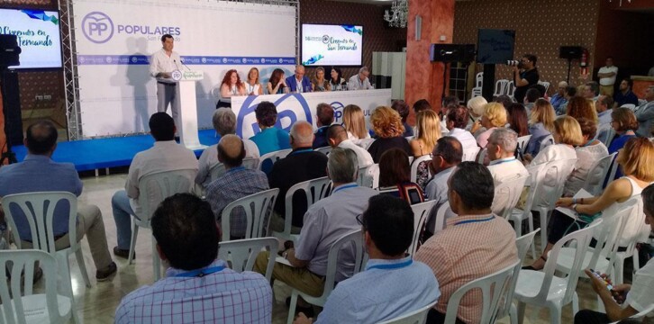 Juanma Moreno clausura el congreso del PP de San Fernando