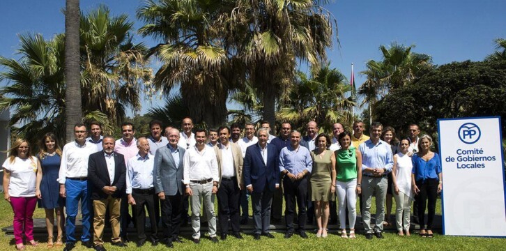 Foto de familia en del Comité de Gobiernos Locales del PP
