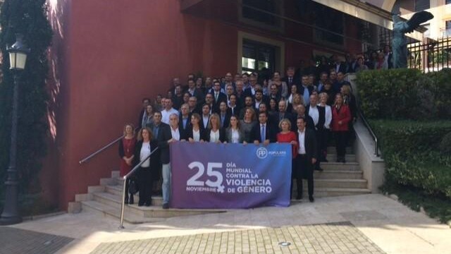 Acto simbólico en Mallorca con motivo del Día Internacional contra la Violencia de Género