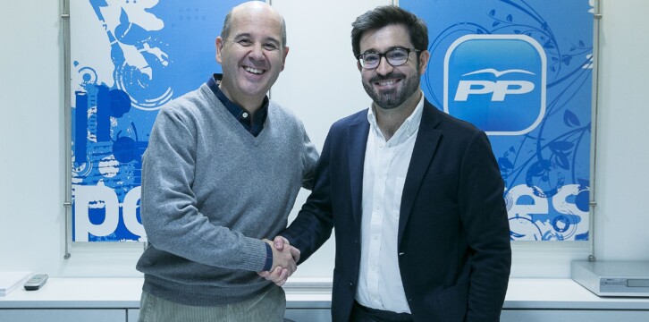 Ramón Moreno, Secretario Ejecutivo del PP en el Exterior, y Antonio Timoner, responsable de Comunicación del PP de España en Reino Unido.