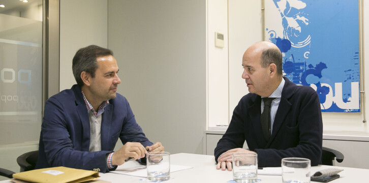 Ramón Moreno junto al responsable del PP de España en Venezuela, José Antonio Alejandro González