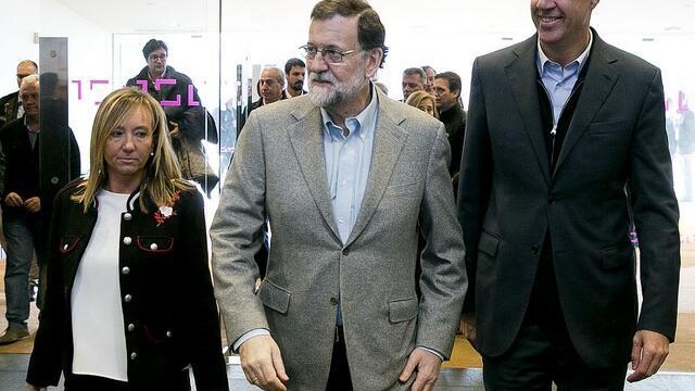 El presidente del Gobierno y del PP, Mariano Rajoy, junto a Xavi García Albiol y Marisa Xandri
