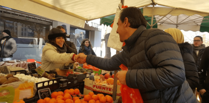 El coordinador general del Partido Popular, Fernando Martínez-Maíllo, visita el Mercado de Can Gibert del Pla, Girona