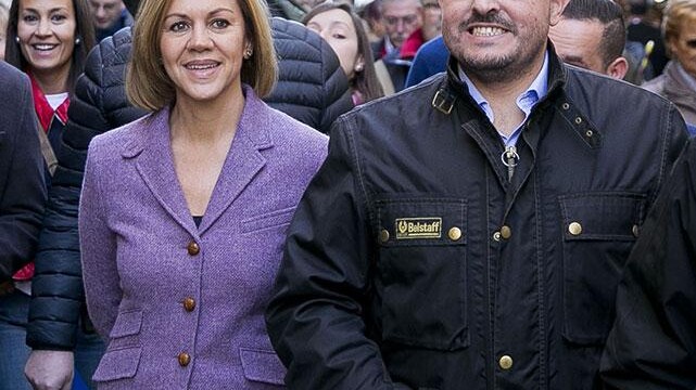 La secretaria general del Partido Popular, María Dolores Cospedal, clausura un mitin en Calafell, Tarragona.