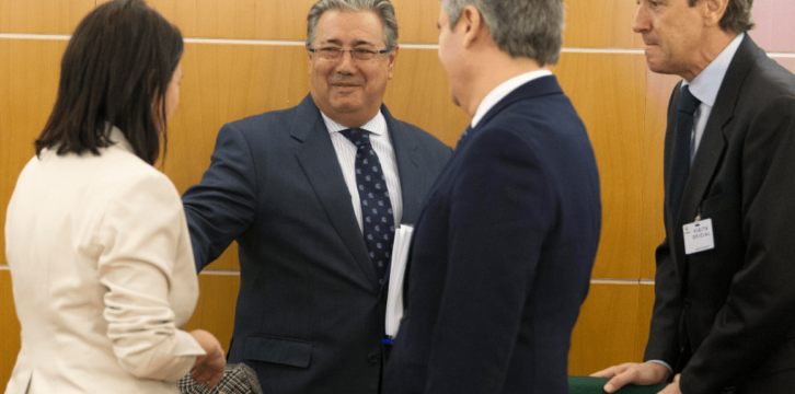 Juan Ignacio Zoido saluda a representantes de los Grupos Parlamentarios en la Comisión de seguimiento del Pacto de Estado contra el terrorismo yihadista