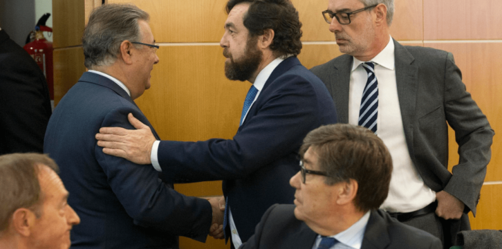 Juan Ignacio Zoido saluda a representantes de los Grupos Parlamentarios en la Comisión de seguimiento del Pacto de Estado contra el terrorismo yihadista