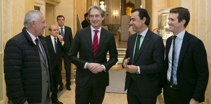 Arenas, De la Serna, Martínez-Maillo y Casado en el desayuno-coloquio 